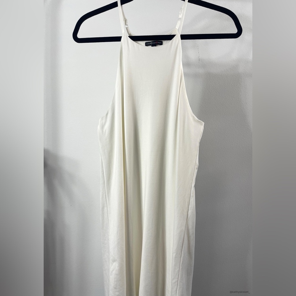Elegant White Sleeveless Dress